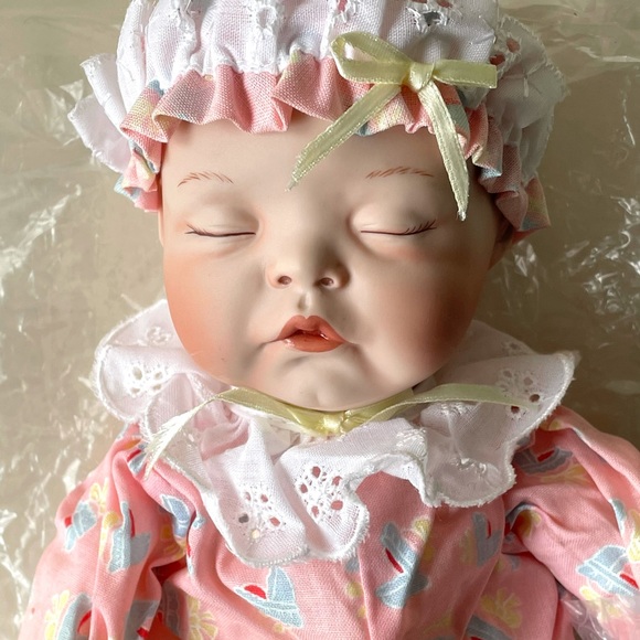 Vintage Rock-A-Bye Life like porcelain doll 90s - Picture 1 of 8
